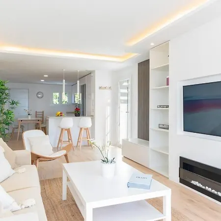 Cosy With Direct Access To The Sea Mijas